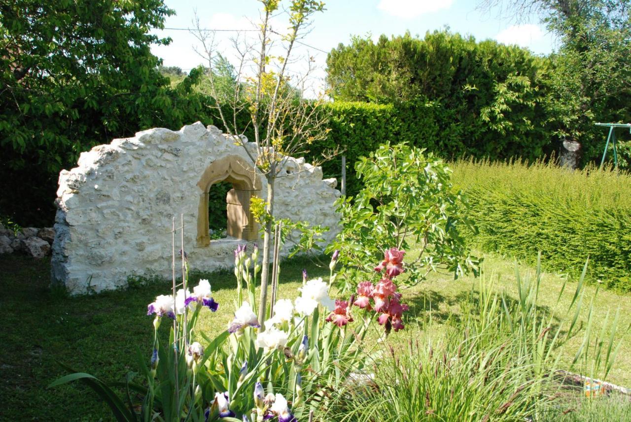 Chambre D'Hotes "Les Paturelles" Fougeres-sur-Bievre Eksteriør bilde