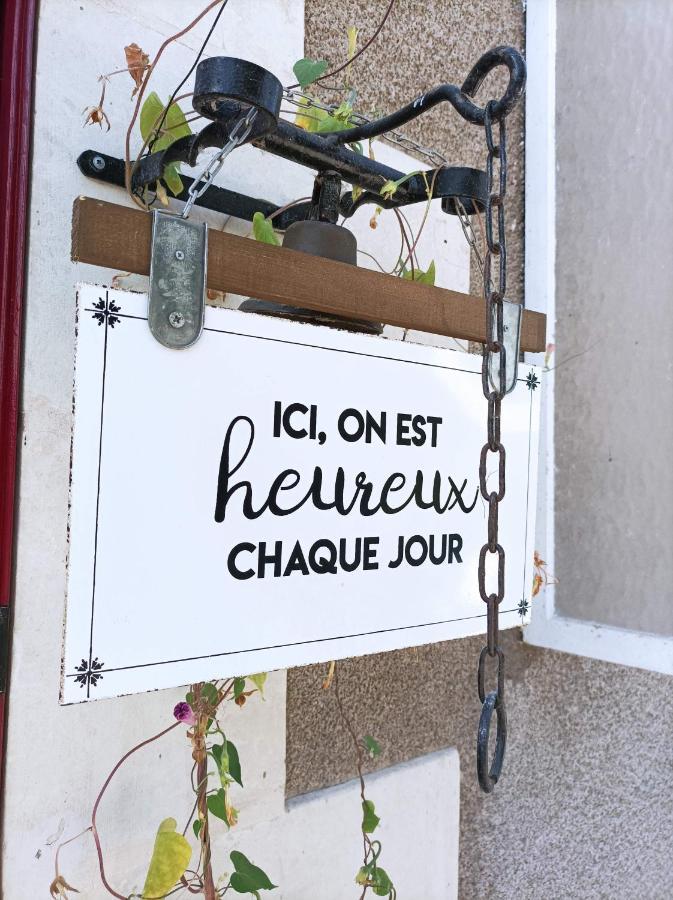 Chambre D'Hotes "Les Paturelles" Fougeres-sur-Bievre Eksteriør bilde